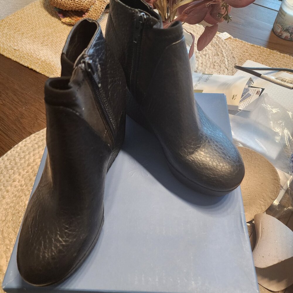 Vintage Vera Wedge